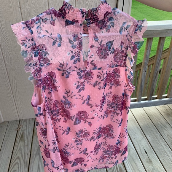 2 Floral Tops - Picture 4 of 8
